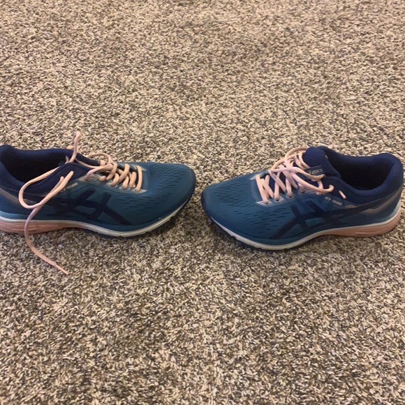 Women’s ASICS - Picture 3 of 6